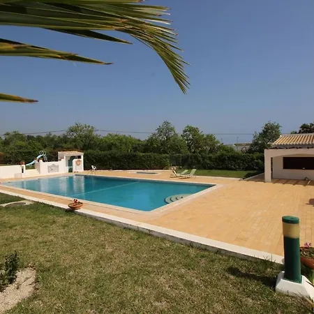 With Pool And Terrace - Algarve * Armação de Pêra